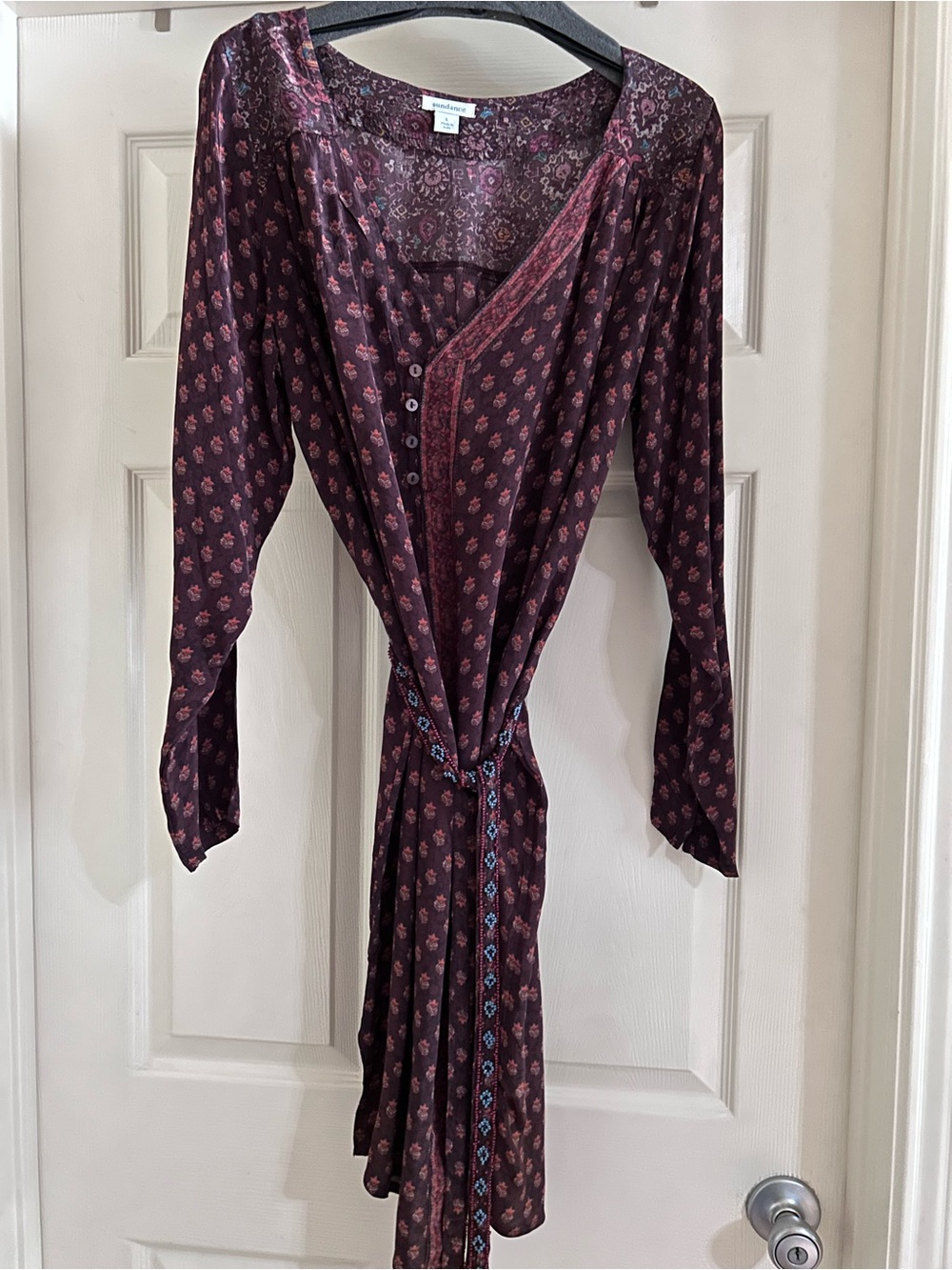 Lovely Ladies Sundance dress, Size L, with
a beautiful beaded belt